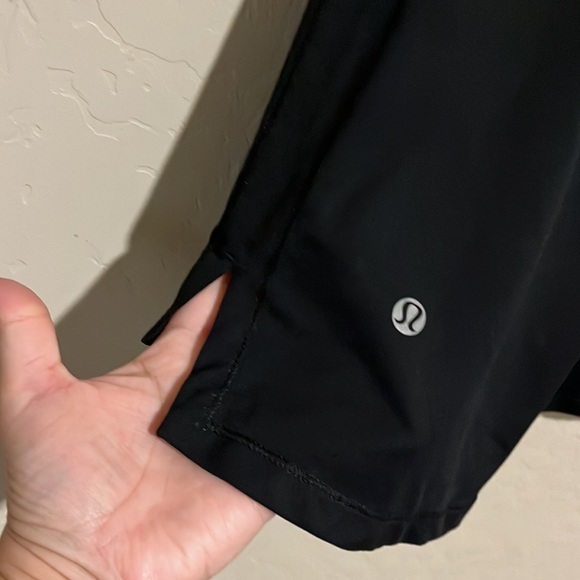 Lululemon Cross Back Yoga Tank w/ built in bra Black Size 4 - Picture 4 of 8